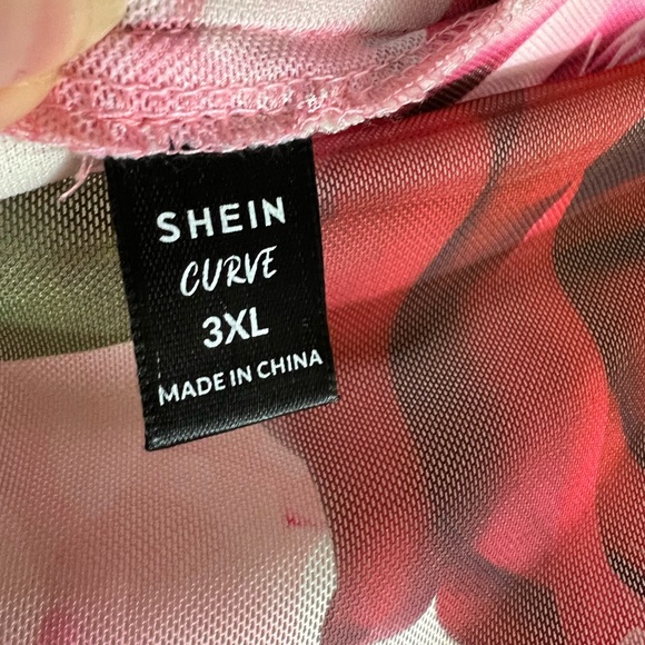 Shein floral 2 piece crop top and skirt it’s more like 1x - Picture 9 of 11